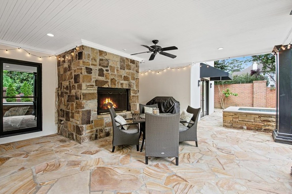 220 Windsor Gate Cv, Atlanta GA  30342-2864 exterior