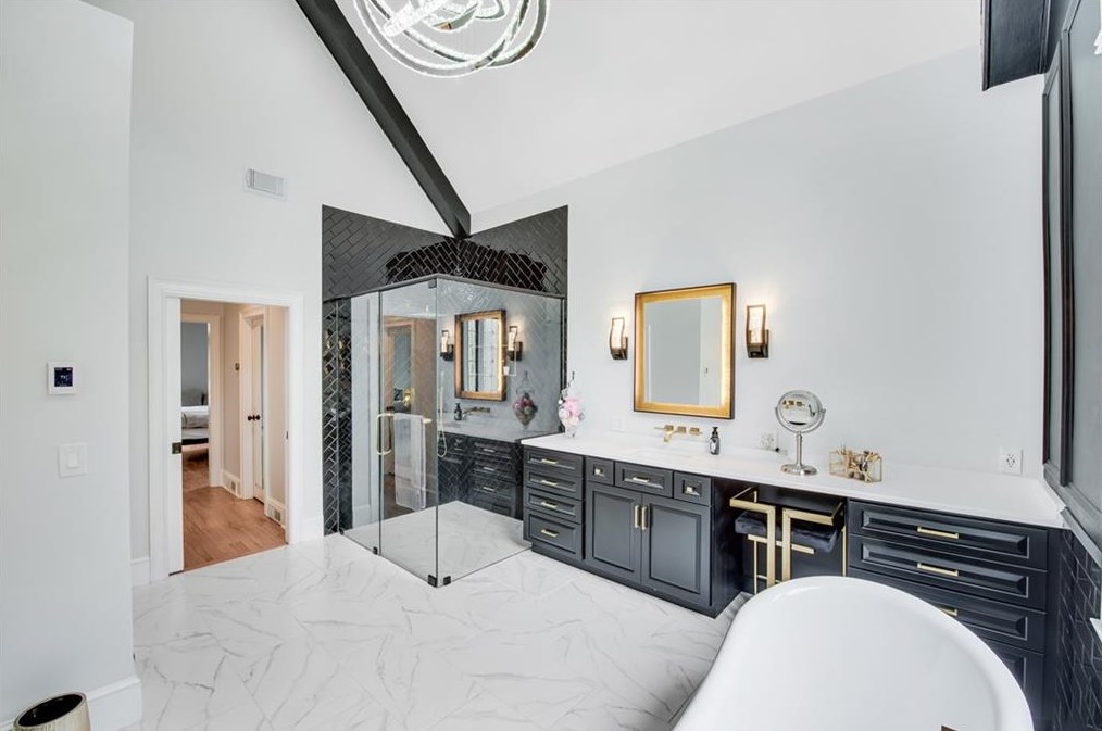 220 Windsor Gate Cv, Atlanta GA  30342-2864 exterior
