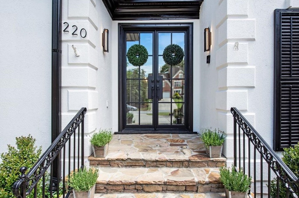 220 Windsor Gate Cv, Atlanta GA  30342-2862 exterior