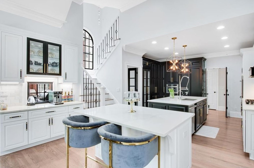 220 Windsor Gate Cv, Atlanta GA  30342-2864 exterior