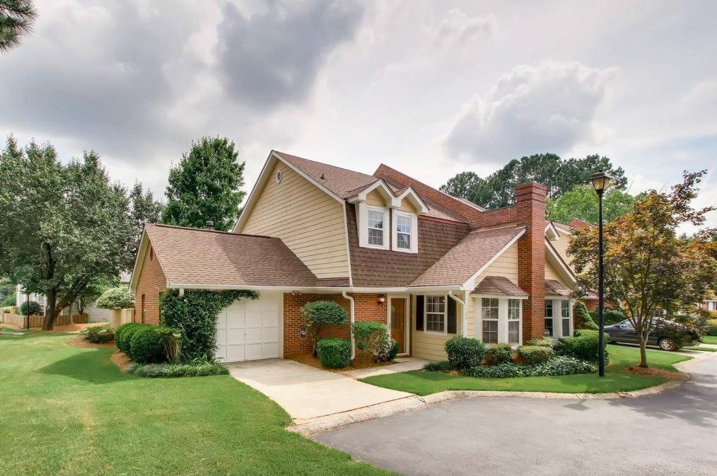 107 Mary Gay Ct, Decatur GA  30030-2904 exterior