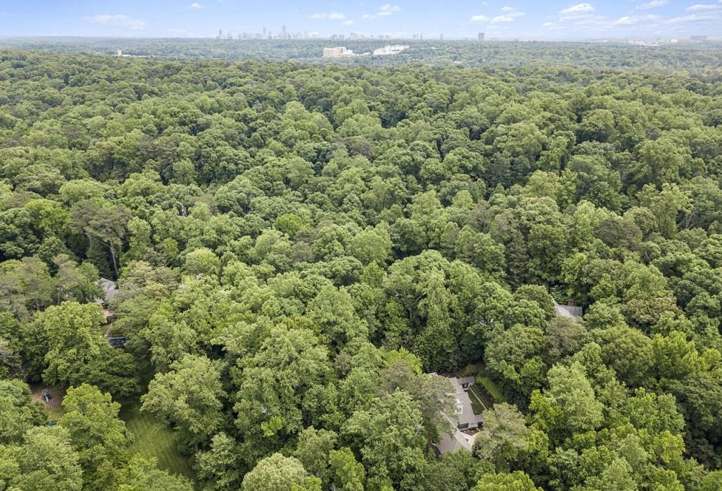 7 Wesley Rdg, Atlanta GA  30327-2042 exterior