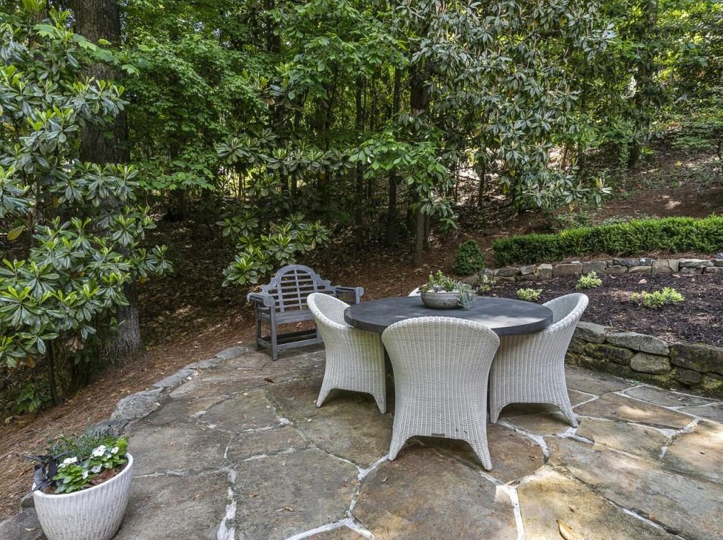 7 Wesley Rdg, Atlanta GA  30327-2042 exterior