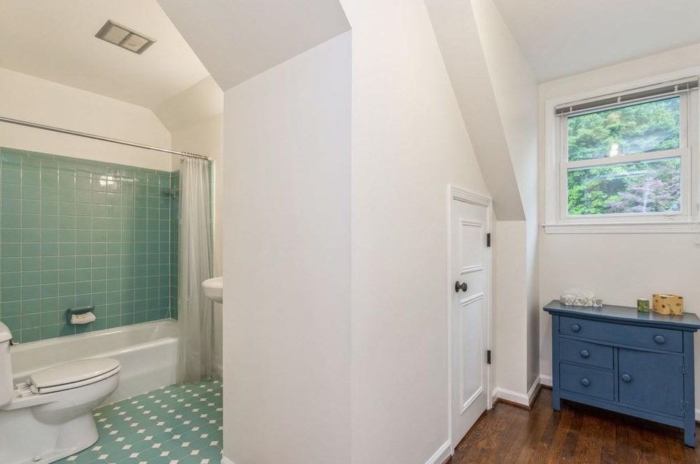 6 Wimberly Ct, Decatur GA  30030-2802 exterior