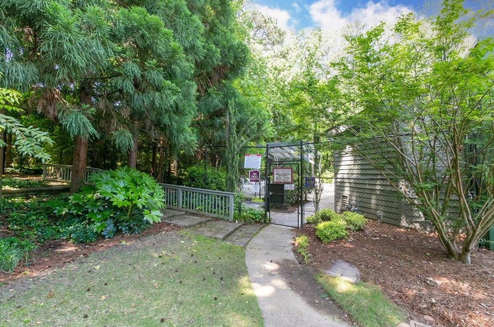 506 Tuxworth Cir, Decatur GA  30033-5618 exterior