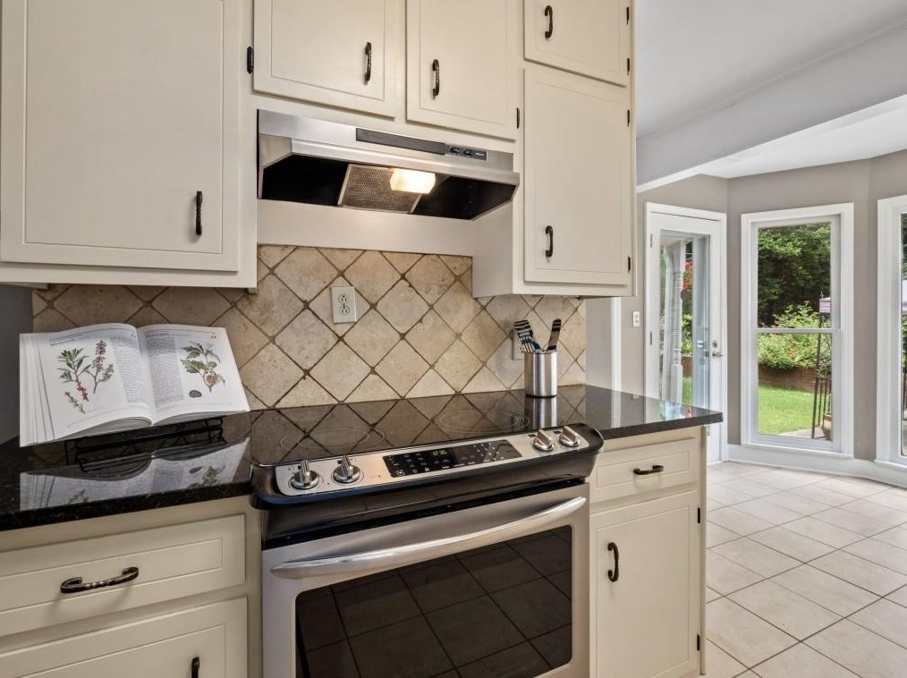 125 Parkwood Ln, Decatur GA  30030-2857 exterior