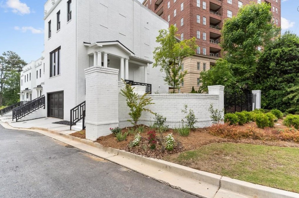 3667 Peachtree Rd, Atlanta GA  30341-2338 exterior