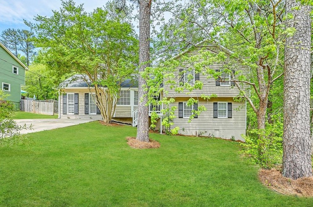 1319 Ashbrook Dr, Lawrenceville GA  30043-4305 exterior