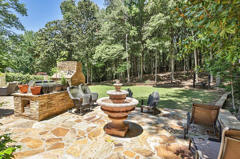 1089 Regency Rd, Atlanta GA  30327-2717 exterior