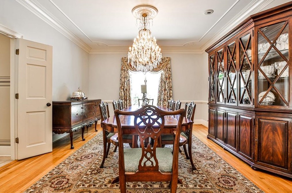 1089 Regency Rd, Atlanta GA  30327-2719 exterior