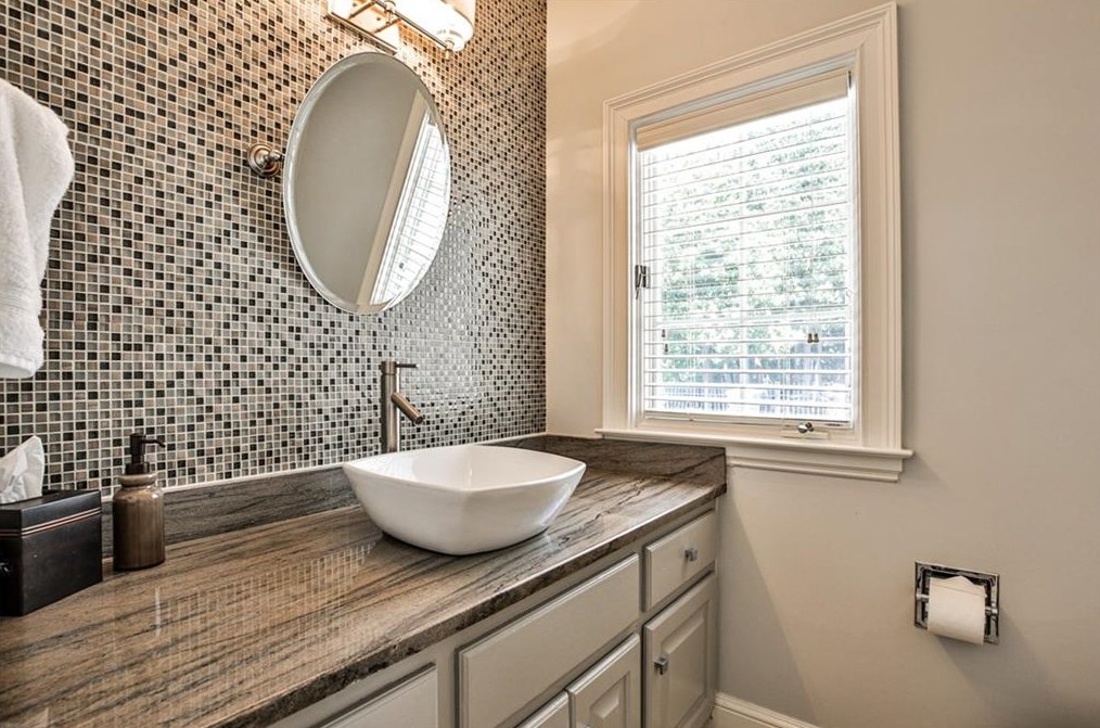 1089 Regency Rd, Atlanta GA  30327-2719 exterior