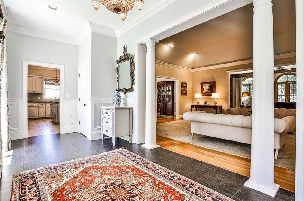 1089 Regency Rd, Atlanta GA  30327-2719 exterior