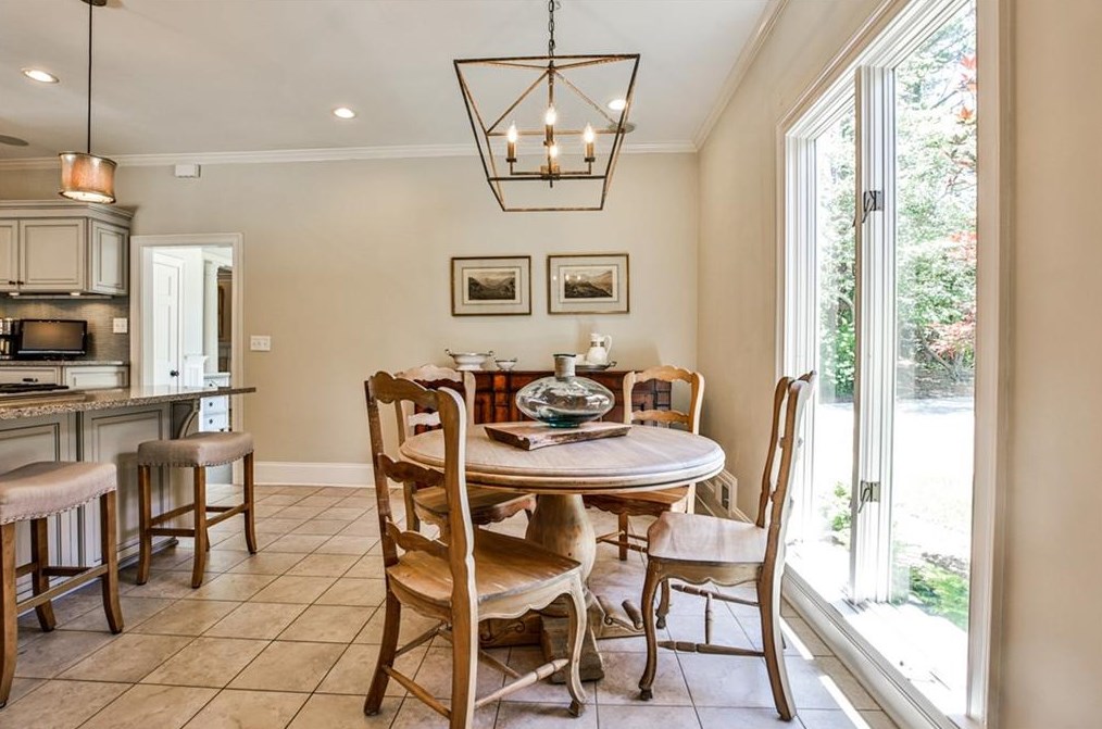 1089 Regency Rd, Atlanta GA  30327-2719 exterior