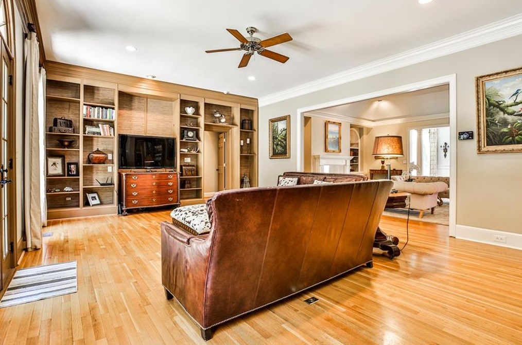 1089 Regency Rd, Atlanta GA  30327-2719 exterior