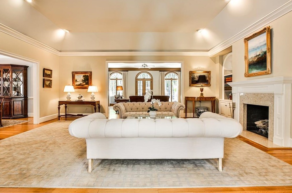 1089 Regency Rd, Atlanta GA  30327-2719 exterior