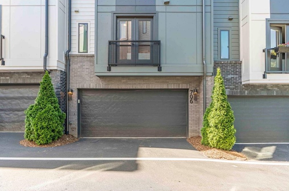 706 Oakview Rd, Decatur GA  30030-4329 exterior