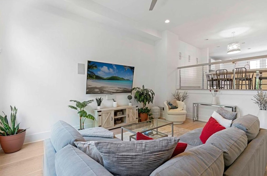 706 Oakview Rd, Decatur GA  30030-4329 exterior