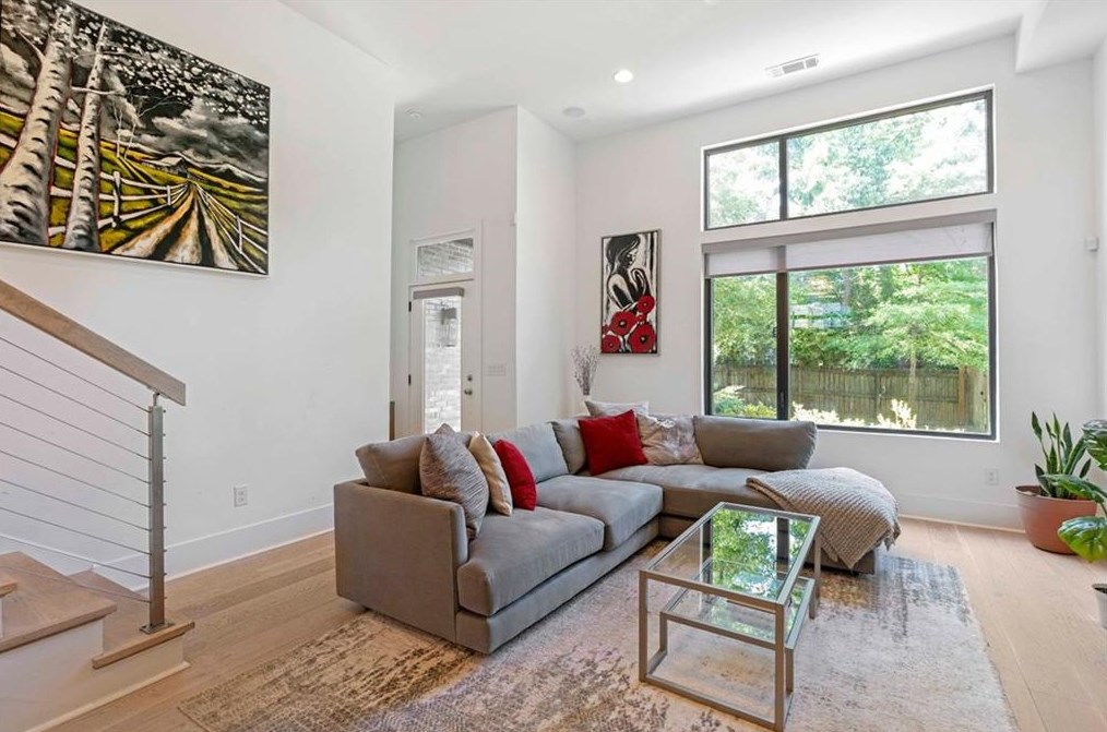 706 Oakview Rd, Decatur GA  30030-4329 exterior