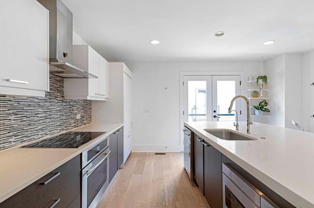 706 Oakview Rd, Decatur GA  30030-4329 exterior