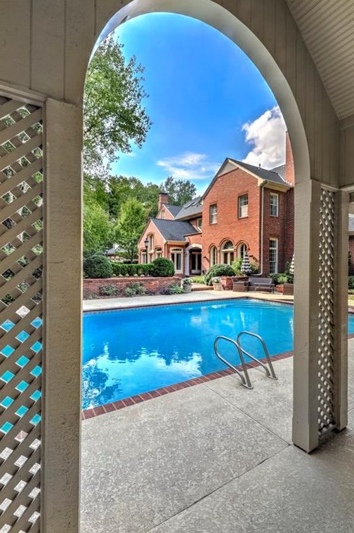 5730 Winterthur Ln, Atlanta GA  30328-4661 exterior
