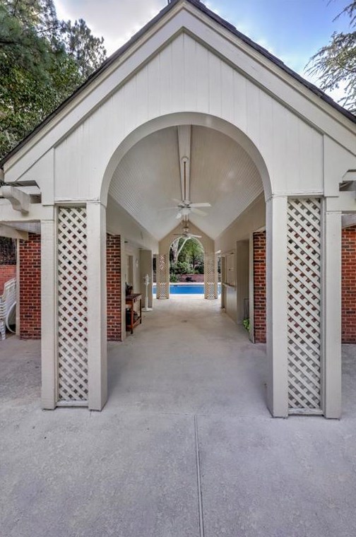 5730 Winterthur Ln, Atlanta GA  30328-4661 exterior
