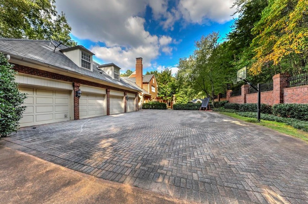 5730 Winterthur Ln, Atlanta GA  30328-4661 exterior