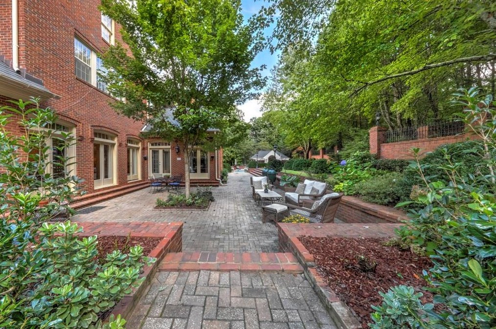 5730 Winterthur Ln, Atlanta GA  30328-4661 exterior
