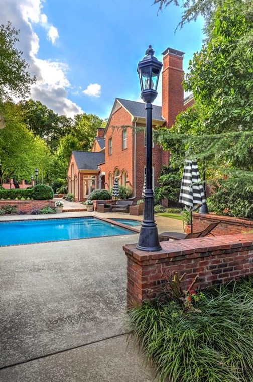 5730 Winterthur Ln, Atlanta GA  30328-4661 exterior