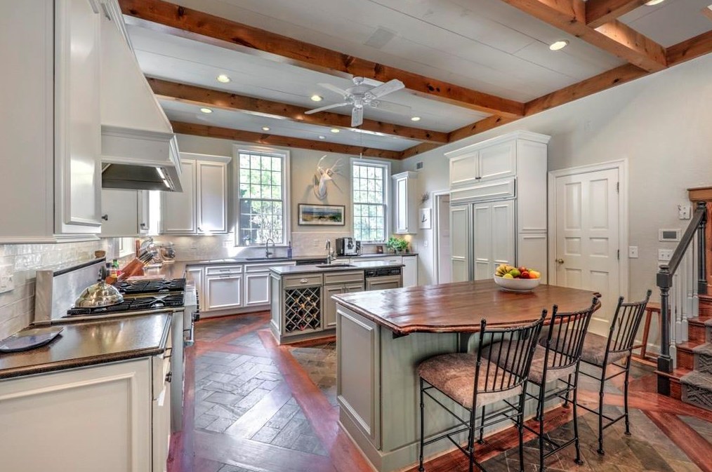 5730 Winterthur Ln, Atlanta GA  30328-4661 exterior
