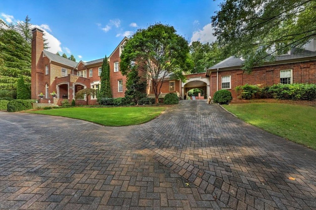 5730 Winterthur Ln, Atlanta GA  30328-4624 exterior