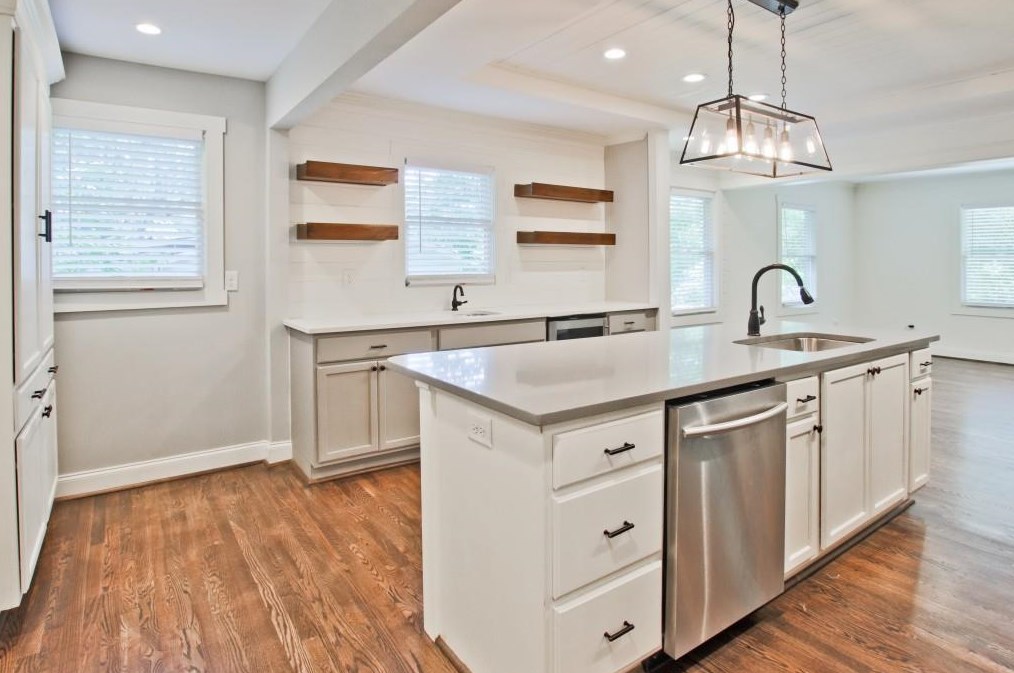 999 Pinedale Dr, Smyrna GA  30080-4258 exterior