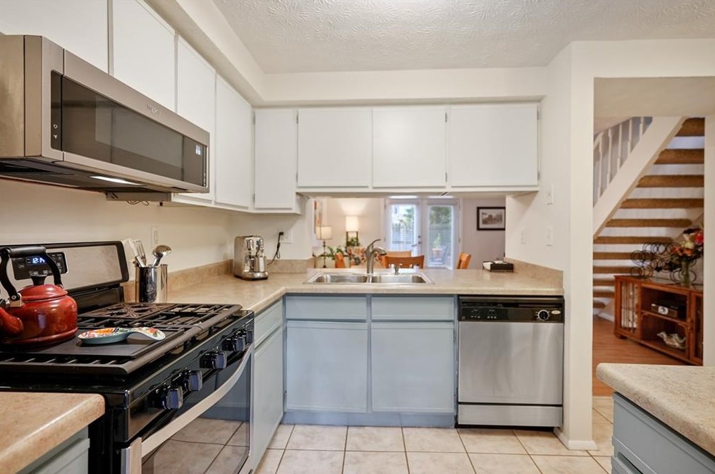 849 Regal Path Ln, Decatur GA  30030-4180 exterior