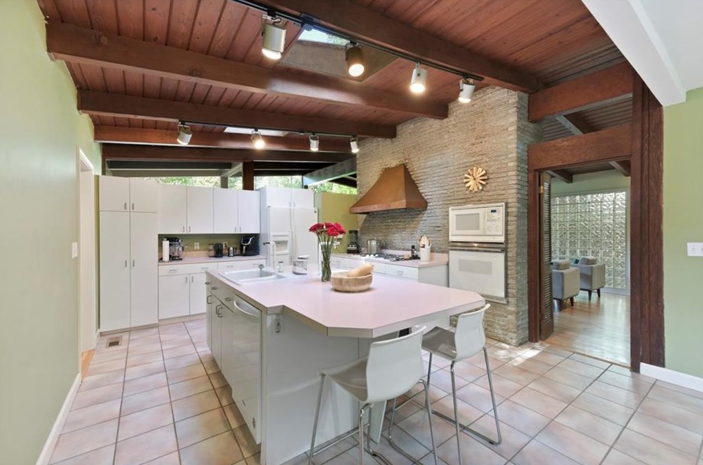 2174 Spring Creek Rd, Decatur GA  30033-2608 exterior