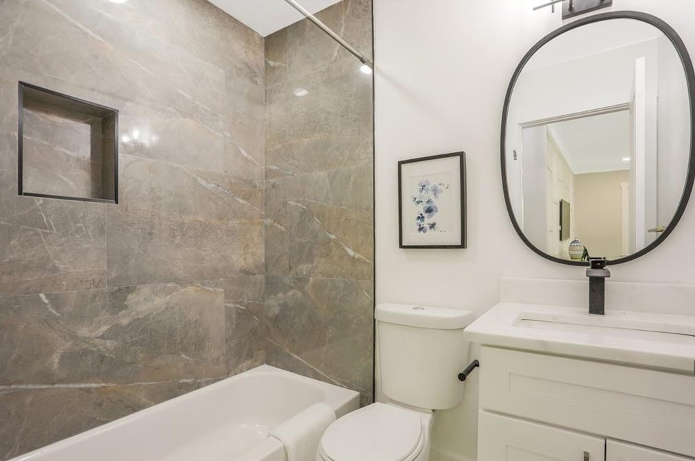 1660 Columbia Cir, Decatur GA  30032-4607 exterior