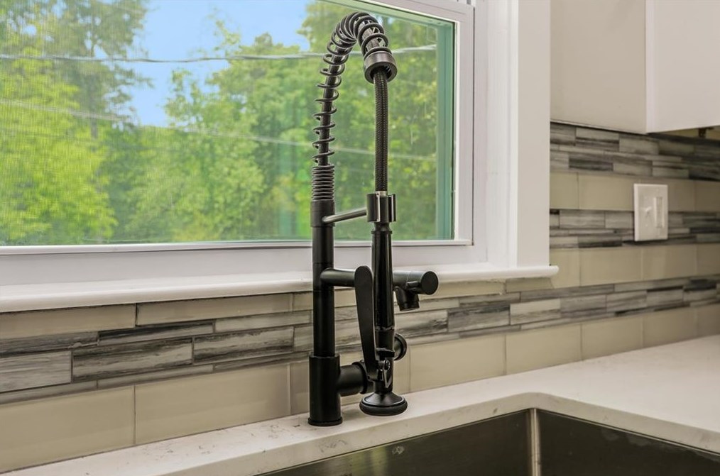 1660 Columbia Cir, Decatur GA  30032-4607 exterior