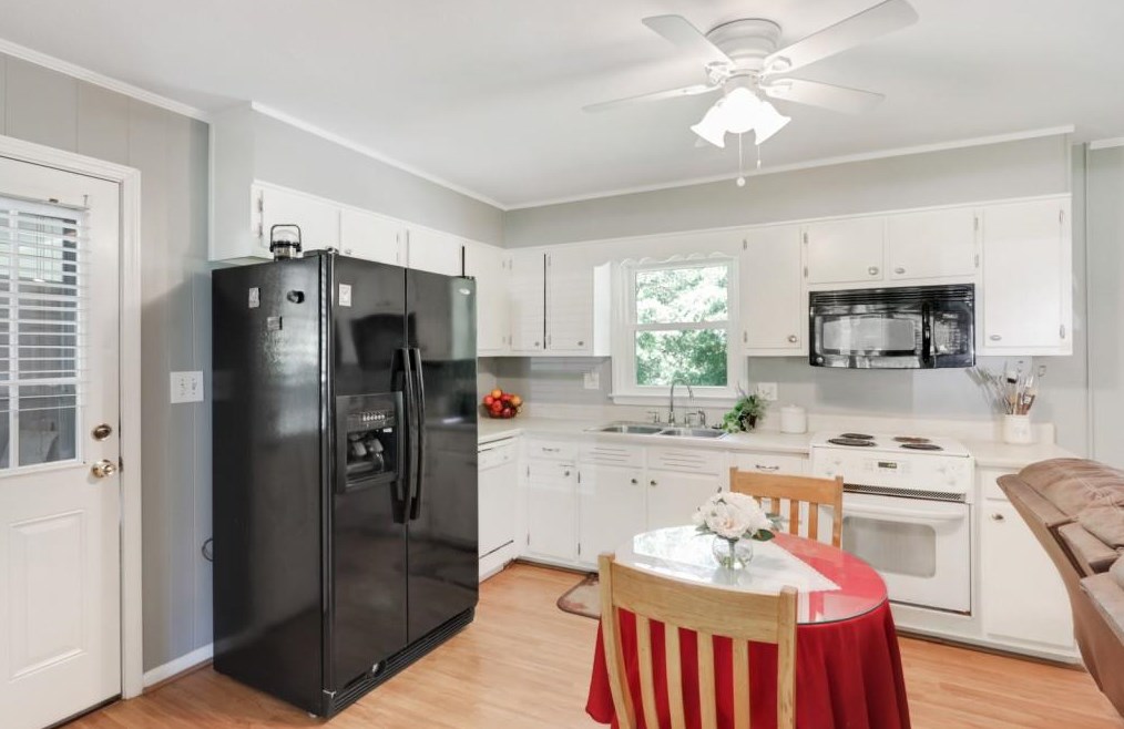 3825 Highview Ter, Smyrna GA  30082-3458 exterior