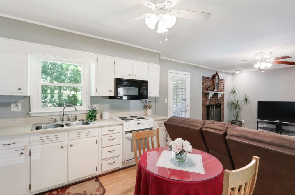 3825 Highview Ter, Smyrna GA  30082-3458 exterior