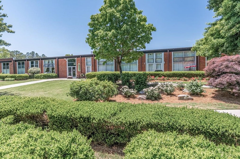 5200 Peachtree Rd, Atlanta GA  30338-4510 exterior