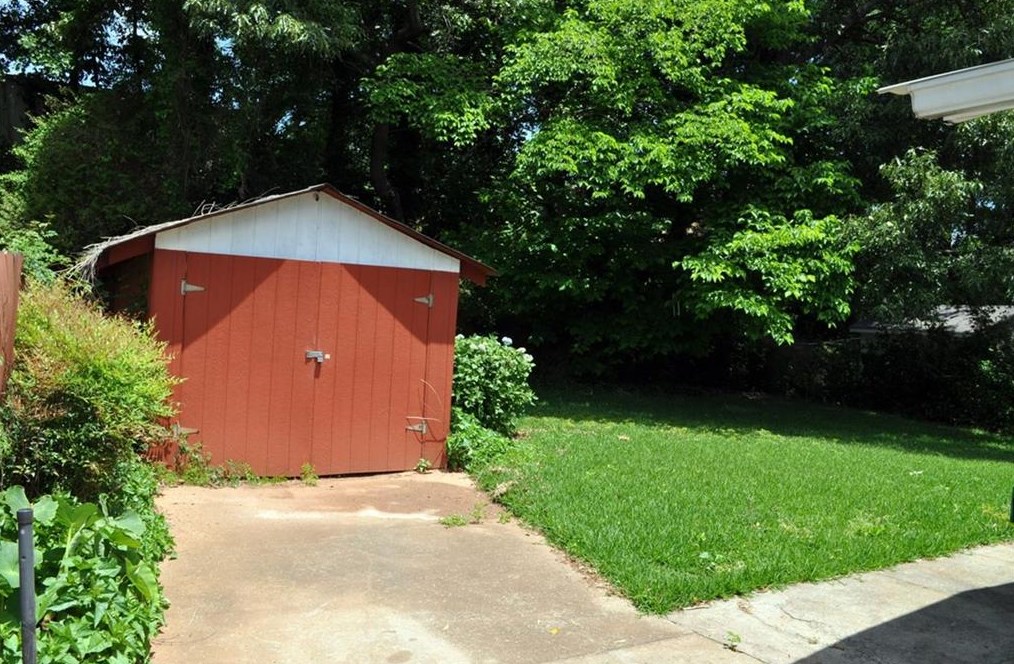 3394 Lark Ln, Decatur GA  30032-2562 exterior