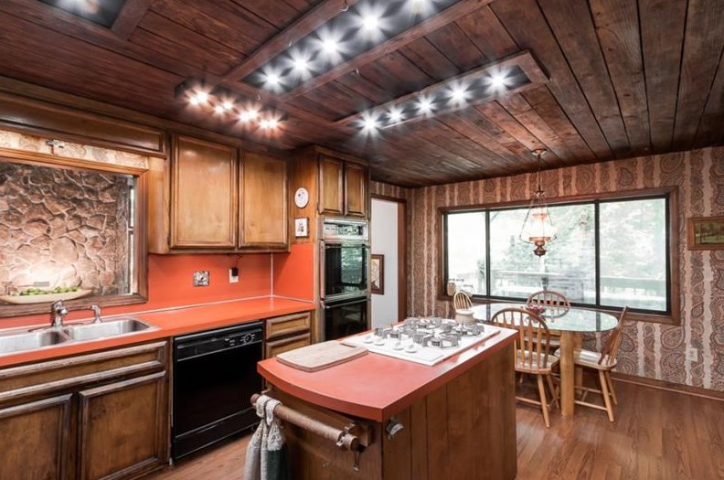 1971 Woodsdale Rd, Atlanta GA  30324-2763 exterior