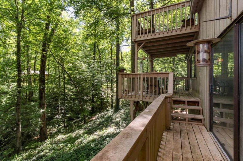1971 Woodsdale Rd, Atlanta GA  30324-2763 exterior