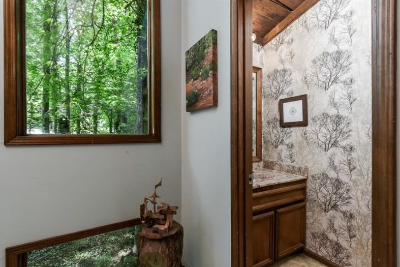 1971 Woodsdale Rd, Atlanta GA  30324-2763 exterior