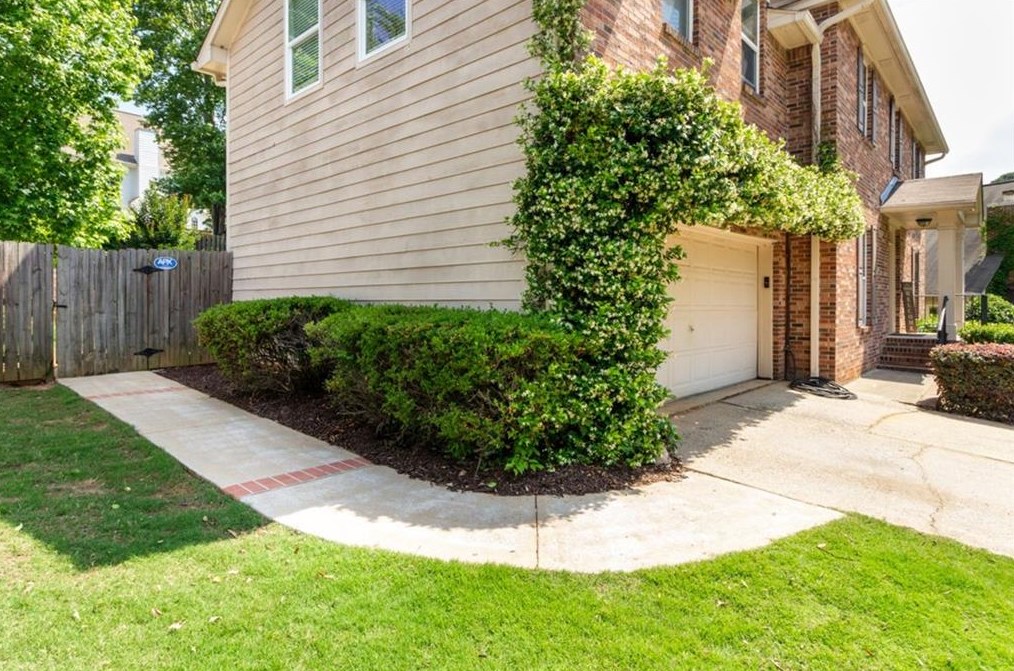 10840 Willow Meadow Cir, Alpharetta GA  30022-6516 exterior