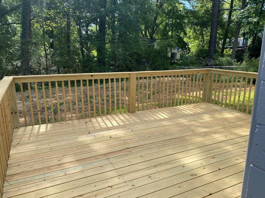 569 Woods Dr, Atlanta GA  30318-6105 exterior