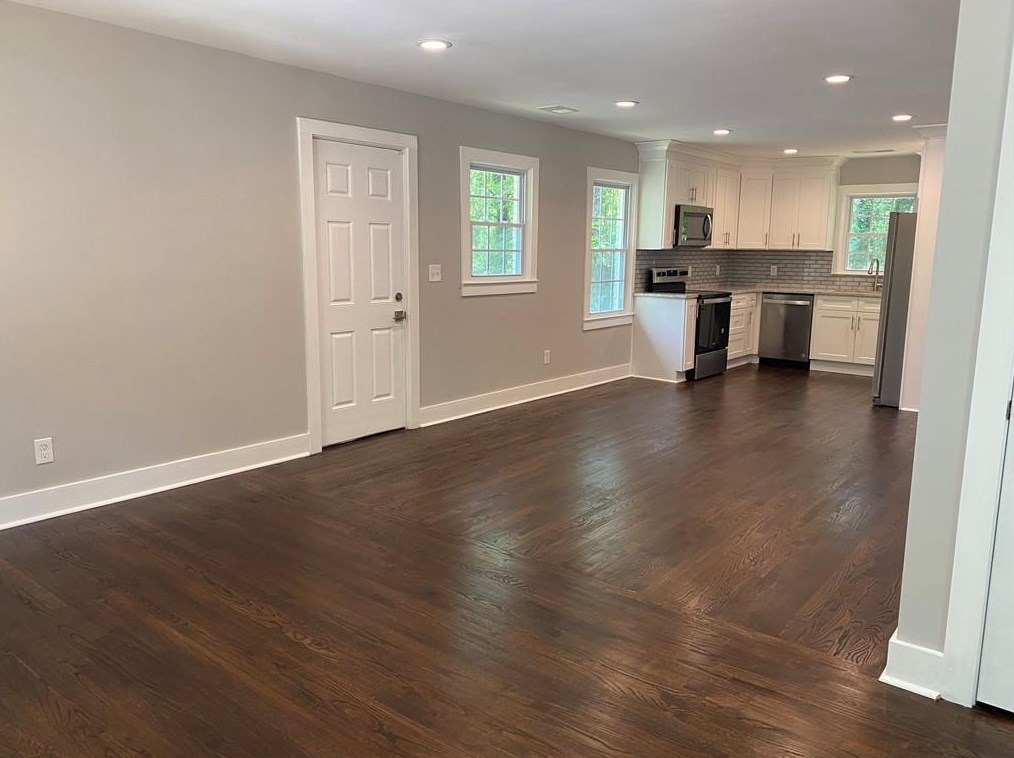 569 Woods Dr, Atlanta GA  30318-6105 exterior