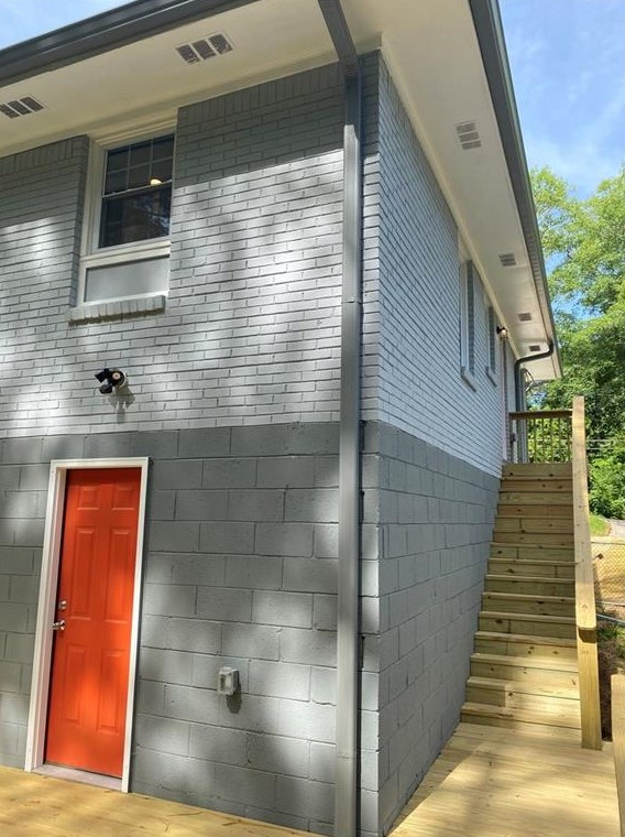 569 Woods Dr, Atlanta GA  30318-6105 exterior