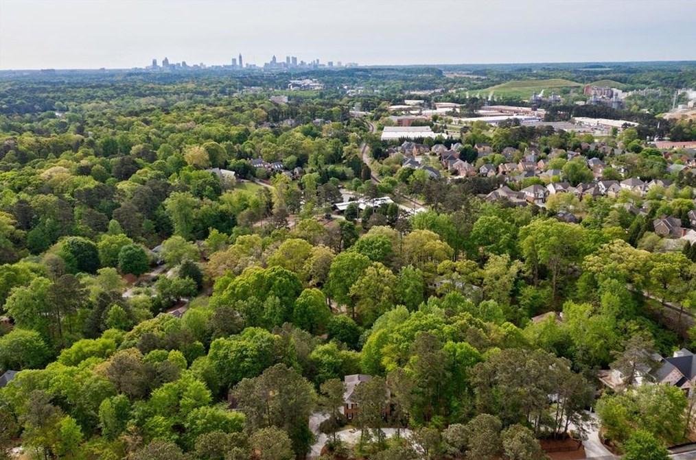 4617 Woodland Brook Dr, Atlanta GA  30339-5368 exterior