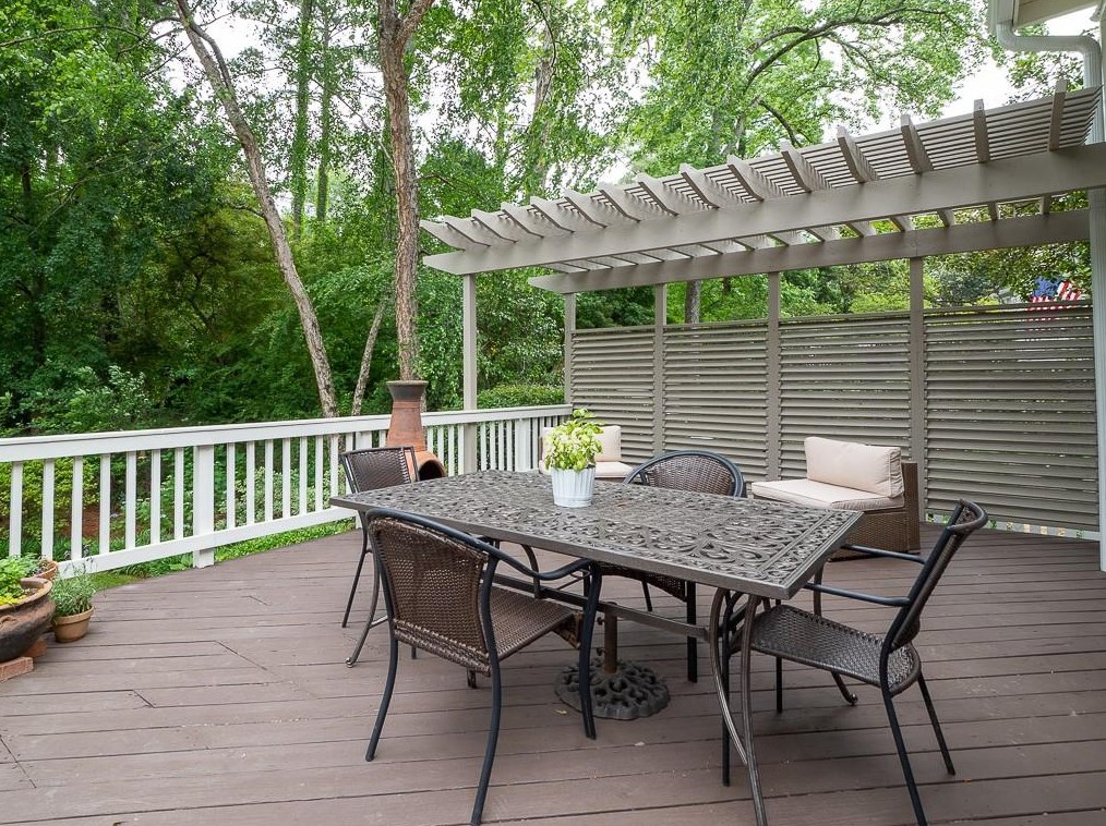 709 Woodward Way, Atlanta GA  30327-1254 exterior
