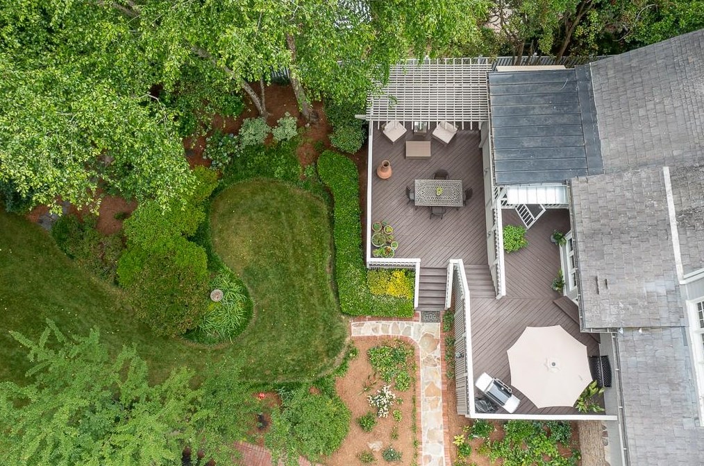 709 Woodward Way, Atlanta GA  30327-1254 exterior