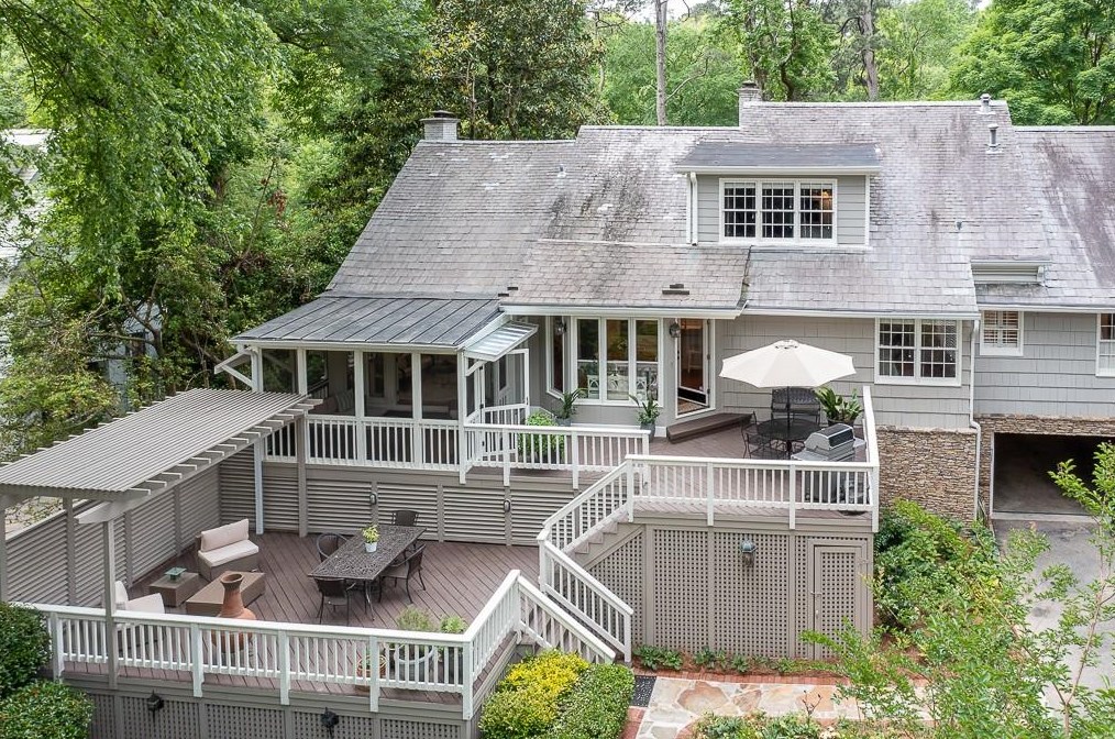 709 Woodward Way, Atlanta GA  30327-1254 exterior